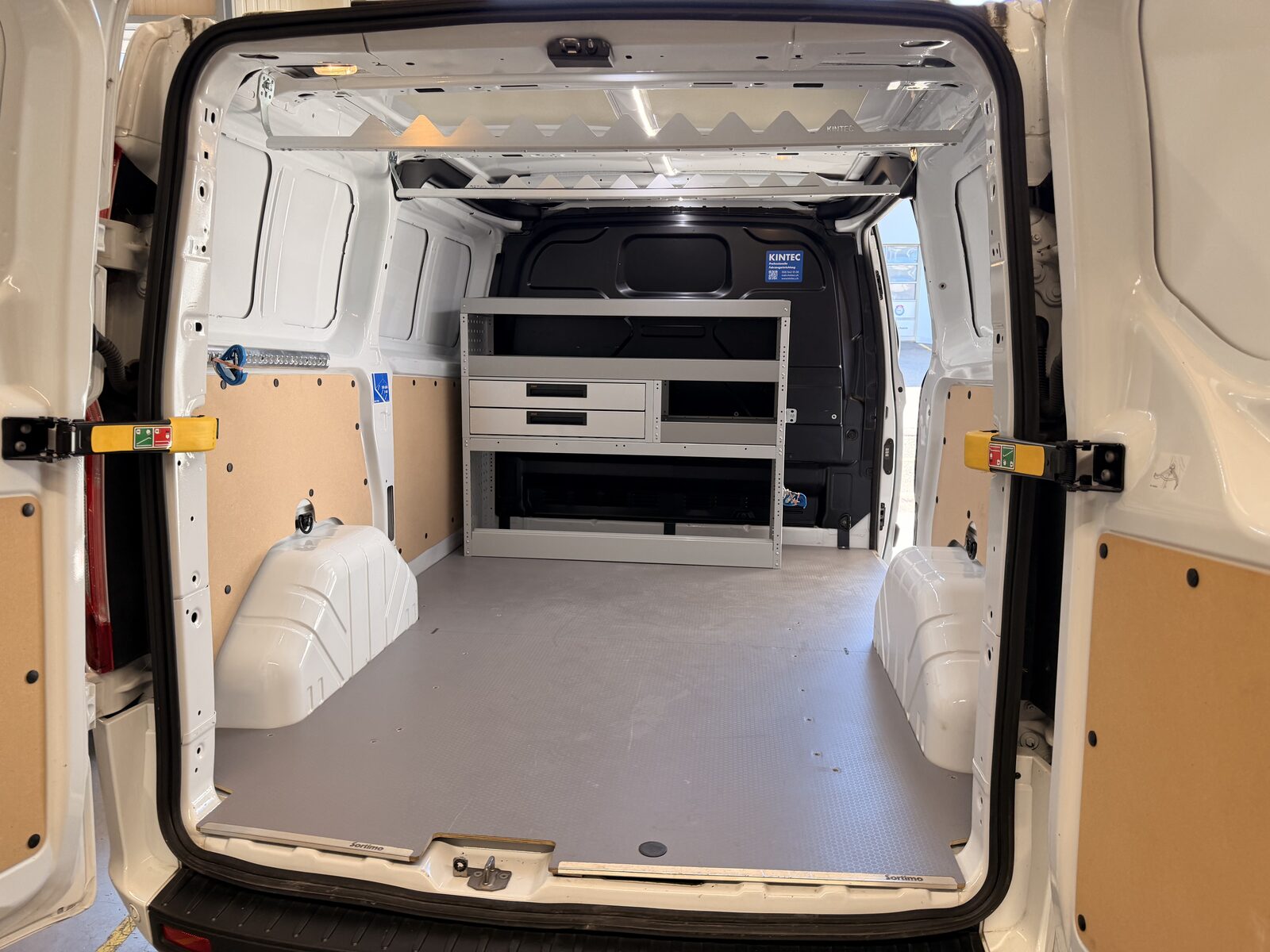 Ford Transit Custom für BeFi Facility Services Innenraum