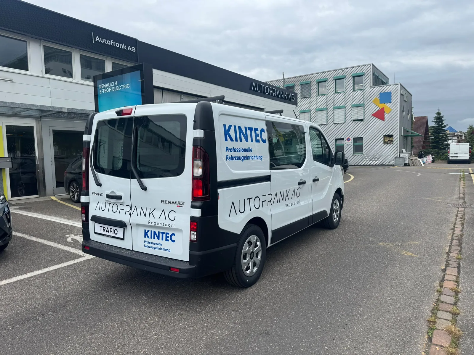 Renault Trafic mit KINTEC Fahrzeugeinrichtung