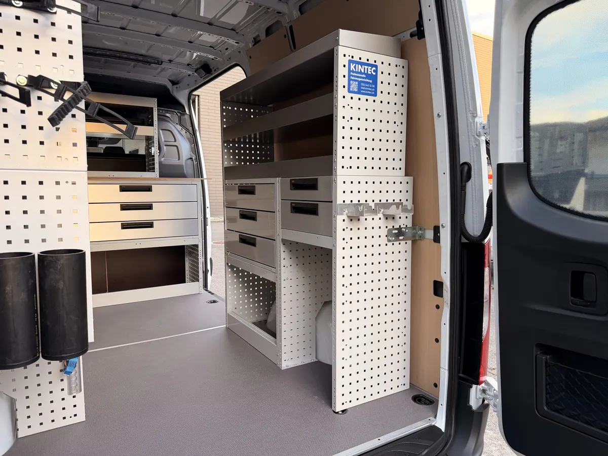 Mercedes Sprinter 4x4 für Netconstruction, KINTEC Fahrzeugeinrichtung