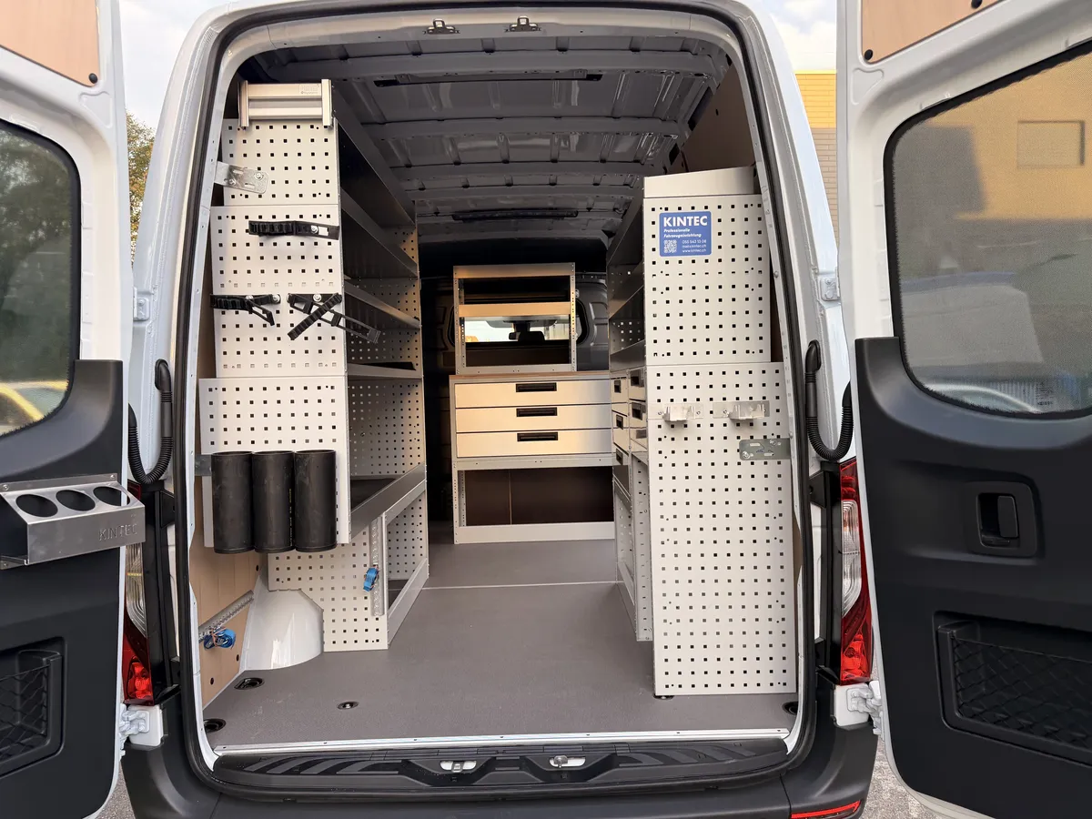 Mercedes Sprinter 4x4 für Netconstruction, KINTEC Fahrzeugeinrichtung