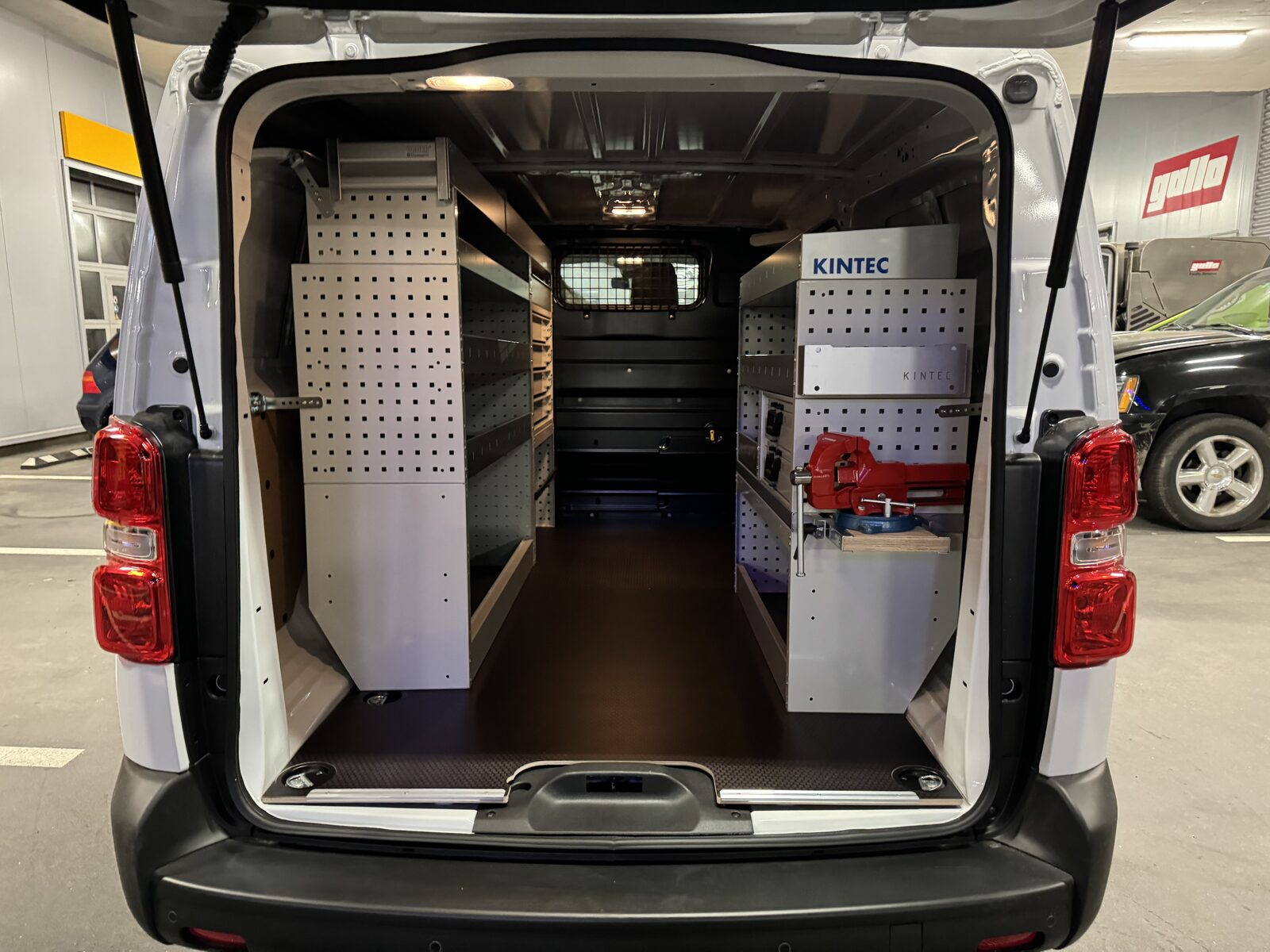 Peugeot Expert für Sanitär und Haustechnik Bild 2