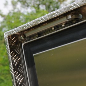Detail der umlaufenden Dichtung einer AluBox