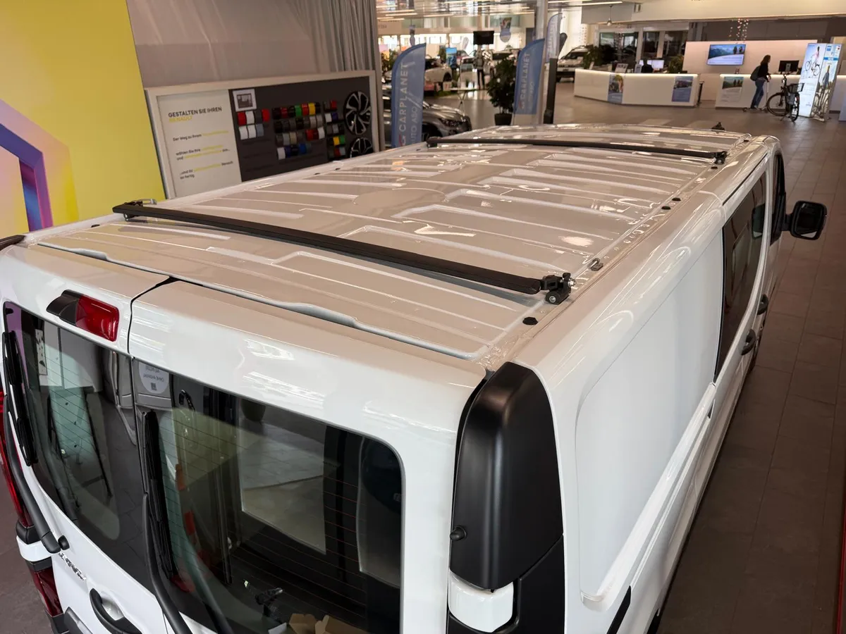 Klappbarer Dachträger Q07 montiert auf einem Renault Trafic, Bild 1