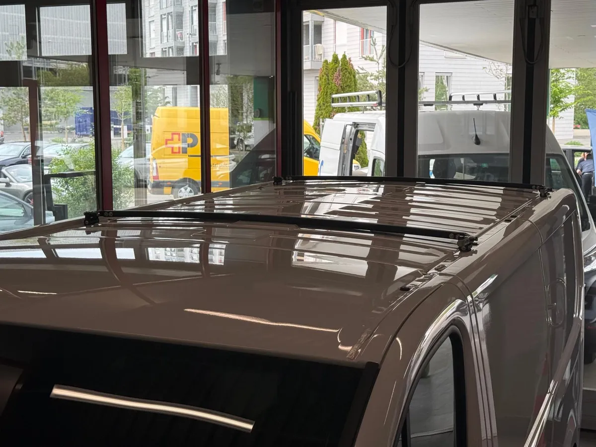 Klappbarer Dachträger Q07 montiert auf einem Renault Trafic, Bild 2