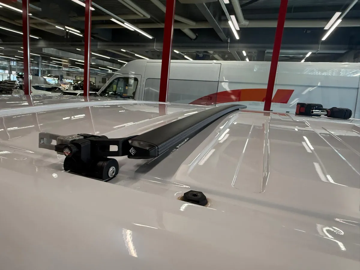 Klappbarer Dachträger Q07 montiert auf einem Renault Trafic, Bild 3