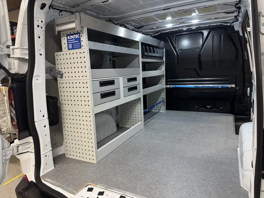 Regale, Schubladen und Lochwaende im Ford Transit Custom