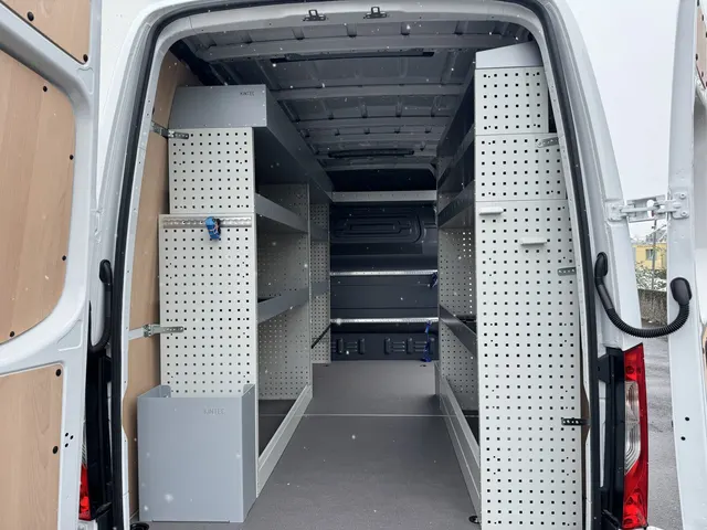 Fahrzeugeinrichtung im Mercedes Sprinter für Fiber Home