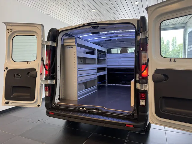 Renault Trafic für den Montageservice Bild 3