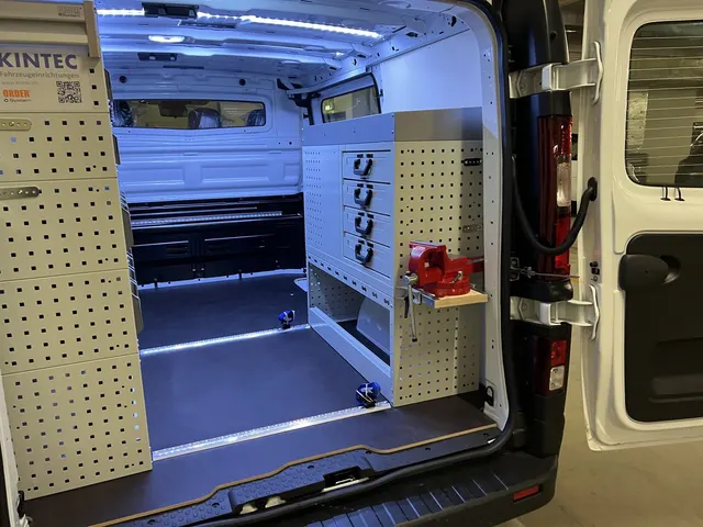 RRG Renault Trafic Bild 2