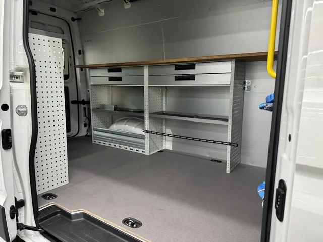 Fahrzeugeinrichtung im VW Crafter für den Netzbau