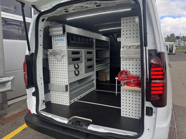 Regalsystem mit Schubladen im VW Transporter