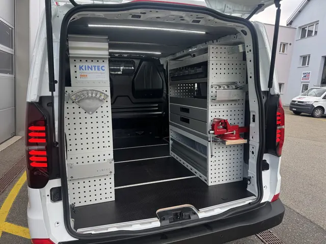 VW Transporter für einen Nutzfahrzeughändler Bild 3