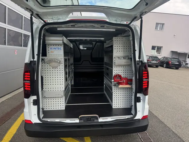 VW Transporter für einen Nutzfahrzeughändler Bild 4