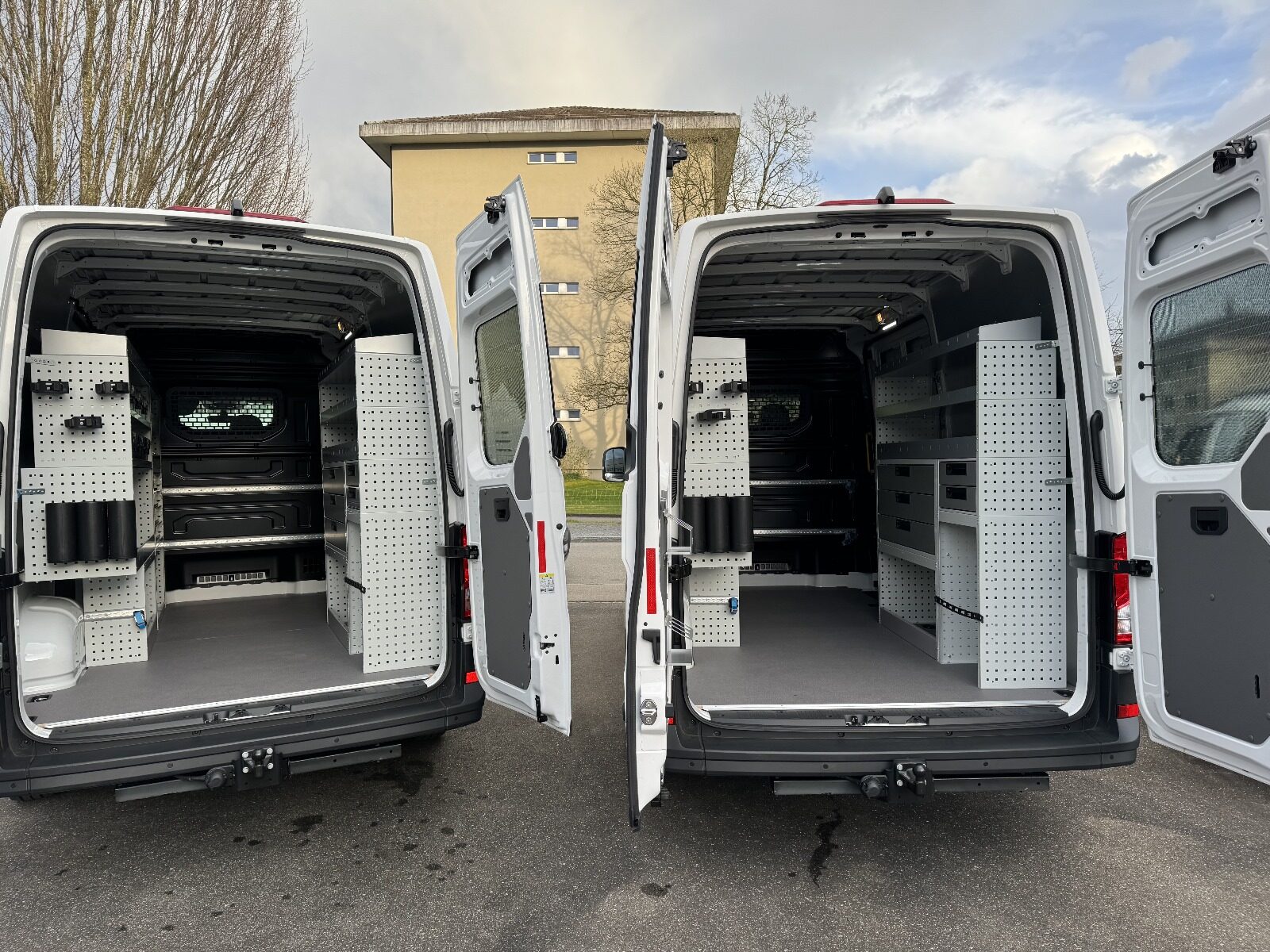 VW Crafter Netzbau, geliefert über AMAG Bild 3