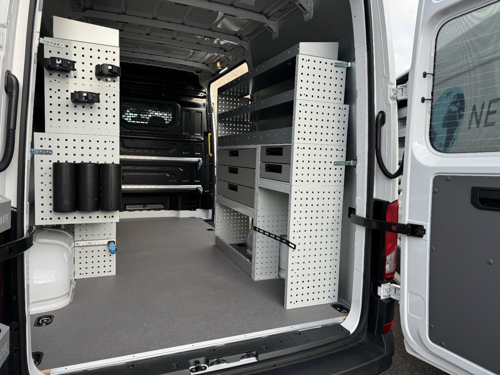 VW Crafter Netzbau, geliefert über AMAG Bild 5