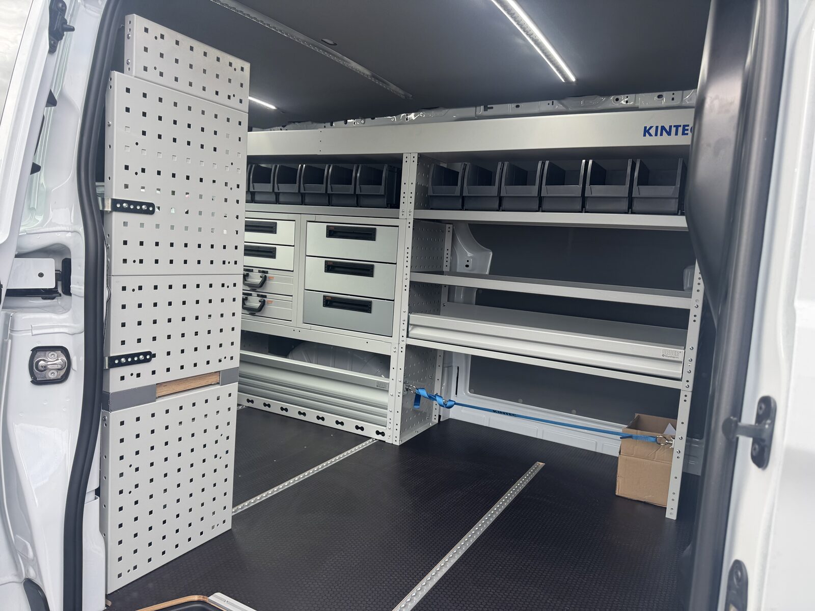 VW Transporter für einen Nutzfahrzeughändler Bild 1