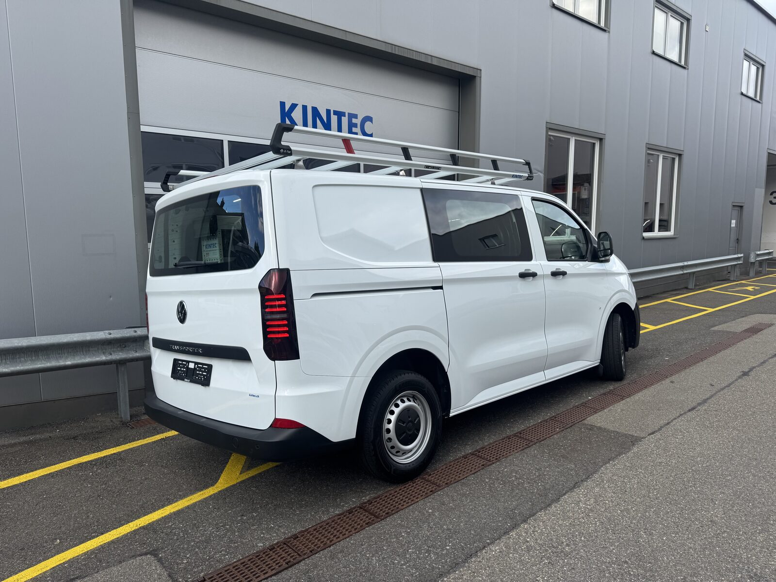 VW Transporter für einen Nutzfahrzeughändler Bild 6